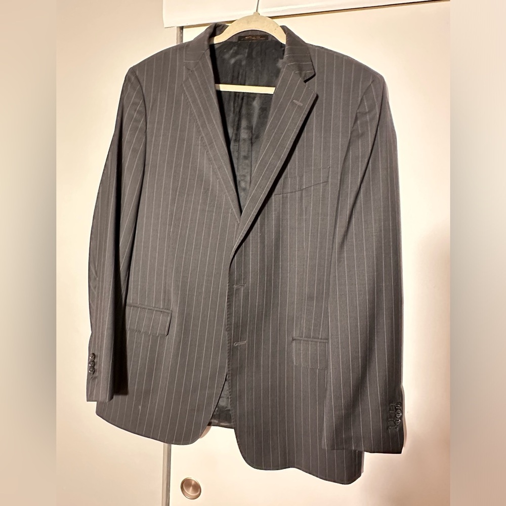 Like new custom Jos A Bank Reserve suit